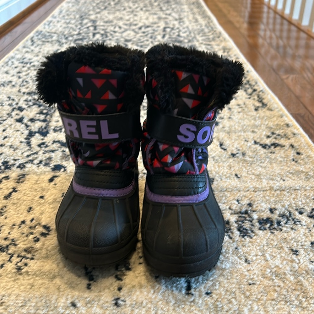 Like new, girls Sorel snow boots